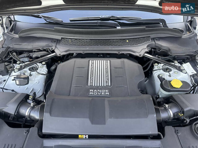 Білий Ленд Ровер Range Rover Sport, об'ємом двигуна 5 л та пробігом 140 тис. км за 34000 $, фото 31 на Automoto.ua