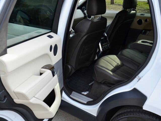Білий Ленд Ровер Range Rover Sport, об'ємом двигуна 3 л та пробігом 78 тис. км за 48500 $, фото 28 на Automoto.ua