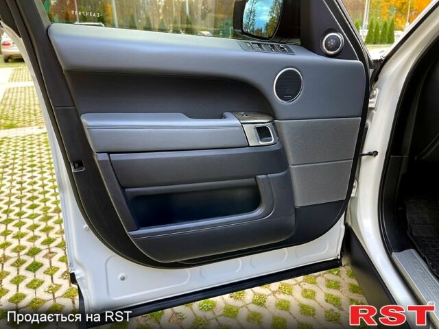 Білий Ленд Ровер Range Rover Sport, об'ємом двигуна 3 л та пробігом 145 тис. км за 31999 $, фото 6 на Automoto.ua