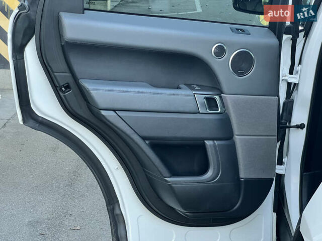 Білий Ленд Ровер Range Rover Sport, об'ємом двигуна 2.99 л та пробігом 235 тис. км за 23500 $, фото 40 на Automoto.ua