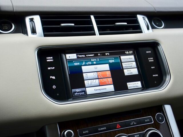 Білий Ленд Ровер Range Rover Sport, об'ємом двигуна 3 л та пробігом 80 тис. км за 53333 $, фото 59 на Automoto.ua
