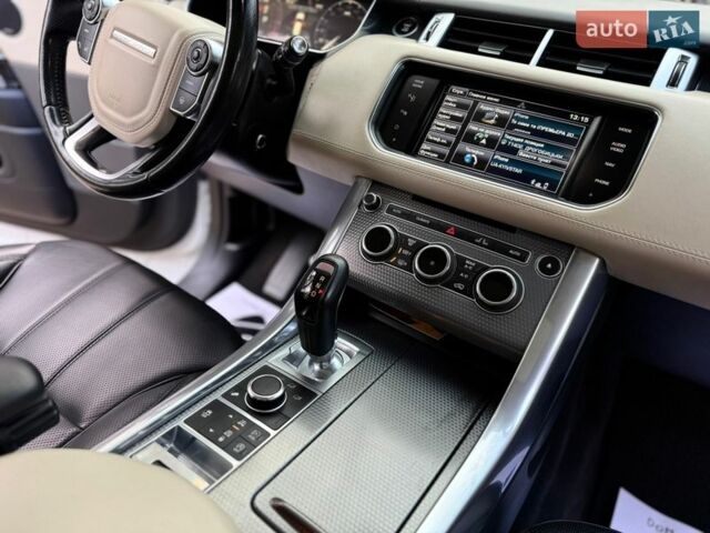 Білий Ленд Ровер Range Rover Sport, об'ємом двигуна 2.99 л та пробігом 132 тис. км за 28000 $, фото 49 на Automoto.ua