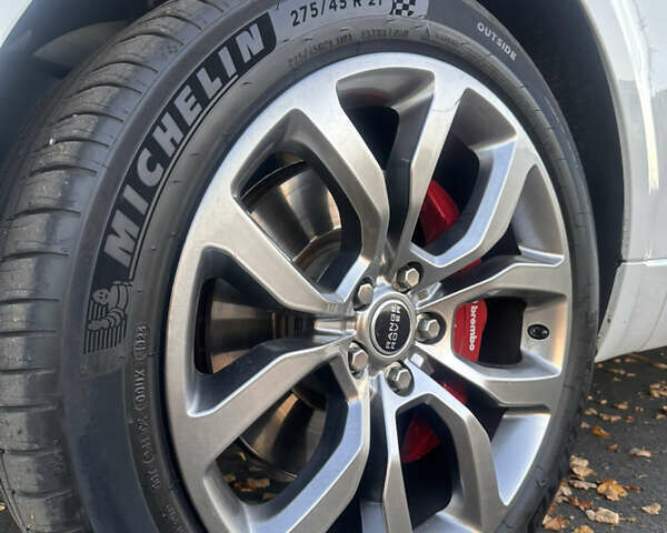 Білий Ленд Ровер Range Rover Sport, об'ємом двигуна 5 л та пробігом 140 тис. км за 34000 $, фото 26 на Automoto.ua
