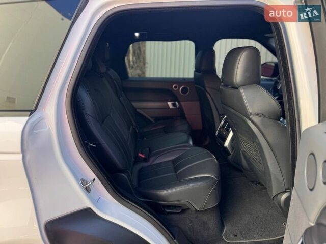 Білий Ленд Ровер Range Rover Sport, об'ємом двигуна 3 л та пробігом 164 тис. км за 21900 $, фото 39 на Automoto.ua