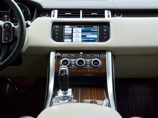 Білий Ленд Ровер Range Rover Sport, об'ємом двигуна 3 л та пробігом 80 тис. км за 53333 $, фото 49 на Automoto.ua