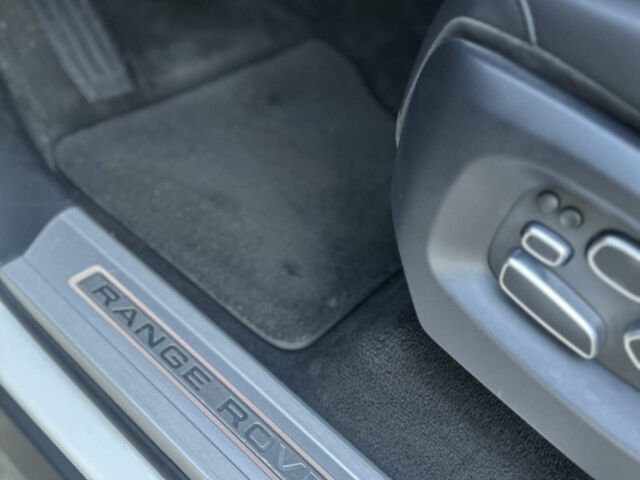 Білий Ленд Ровер Range Rover Sport, об'ємом двигуна 5 л та пробігом 158 тис. км за 30000 $, фото 36 на Automoto.ua