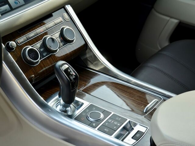 Білий Ленд Ровер Range Rover Sport, об'ємом двигуна 3 л та пробігом 78 тис. км за 48500 $, фото 32 на Automoto.ua