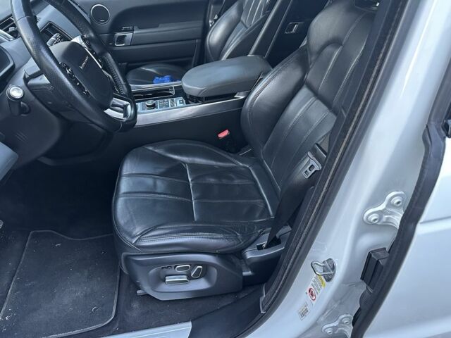 Білий Ленд Ровер Range Rover Sport, об'ємом двигуна 3 л та пробігом 161 тис. км за 21425 $, фото 6 на Automoto.ua