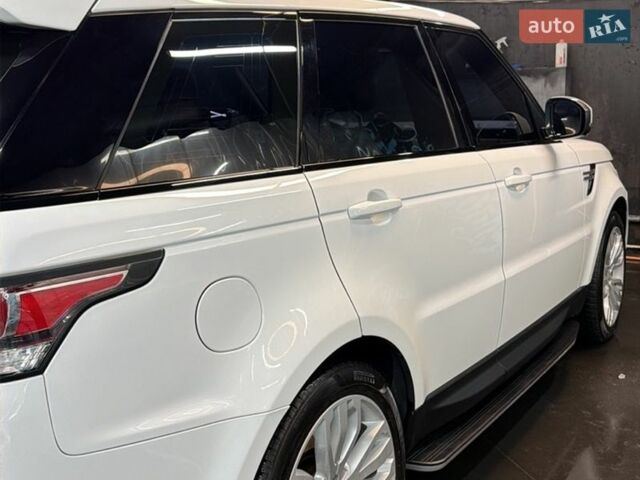 Белый Ленд Ровер Рендж Ровер Спорт, объемом двигателя 2.99 л и пробегом 153 тыс. км за 32700 $, фото 2 на Automoto.ua