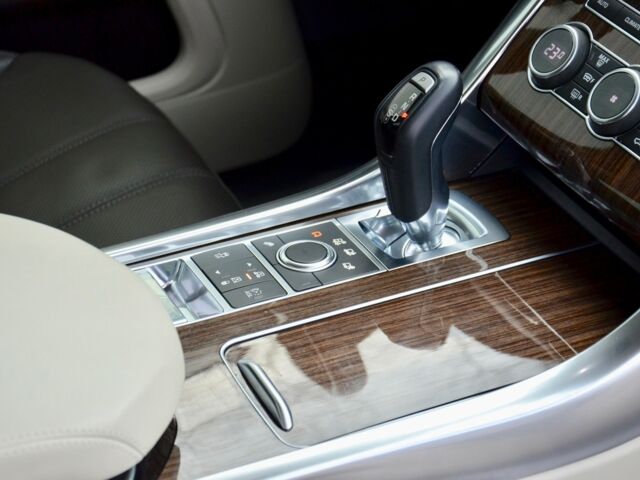 Білий Ленд Ровер Range Rover Sport, об'ємом двигуна 3 л та пробігом 80 тис. км за 53333 $, фото 46 на Automoto.ua