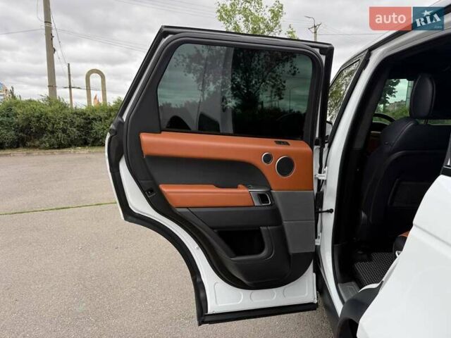 Білий Ленд Ровер Range Rover Sport, об'ємом двигуна 2.99 л та пробігом 258 тис. км за 29900 $, фото 49 на Automoto.ua