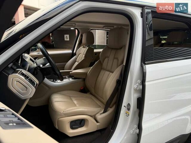 Білий Ленд Ровер Range Rover Sport, об'ємом двигуна 2.99 л та пробігом 171 тис. км за 24990 $, фото 8 на Automoto.ua