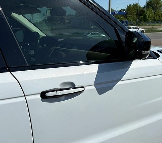 Білий Ленд Ровер Range Rover Sport, об'ємом двигуна 3 л та пробігом 215 тис. км за 22800 $, фото 7 на Automoto.ua