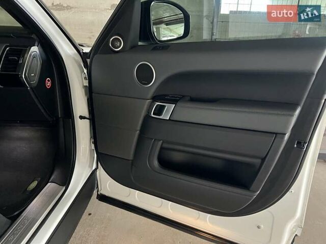 Білий Ленд Ровер Range Rover Sport, об'ємом двигуна 3 л та пробігом 120 тис. км за 30000 $, фото 42 на Automoto.ua