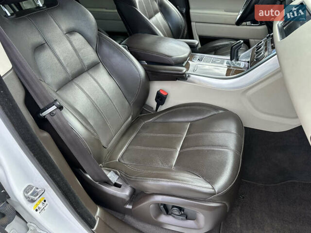 Білий Ленд Ровер Range Rover Sport, об'ємом двигуна 2.99 л та пробігом 164 тис. км за 31999 $, фото 23 на Automoto.ua