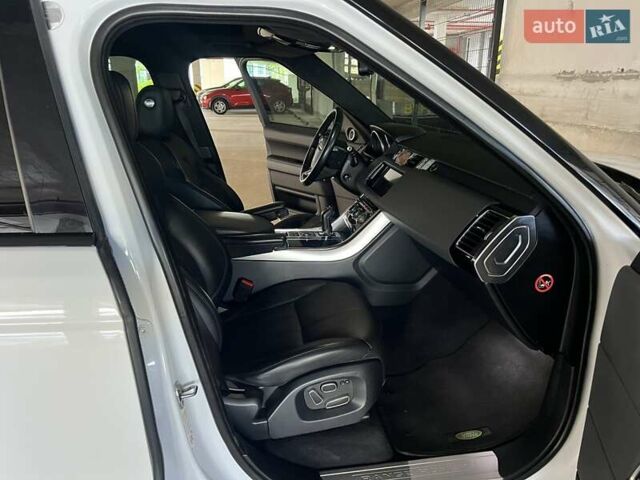 Білий Ленд Ровер Range Rover Sport, об'ємом двигуна 3 л та пробігом 120 тис. км за 30000 $, фото 39 на Automoto.ua