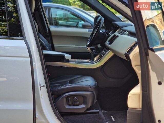 Білий Ленд Ровер Range Rover Sport, об'ємом двигуна 2.99 л та пробігом 99 тис. км за 28490 $, фото 53 на Automoto.ua
