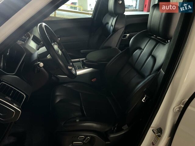 Білий Ленд Ровер Range Rover Sport, об'ємом двигуна 3 л та пробігом 126 тис. км за 29500 $, фото 38 на Automoto.ua