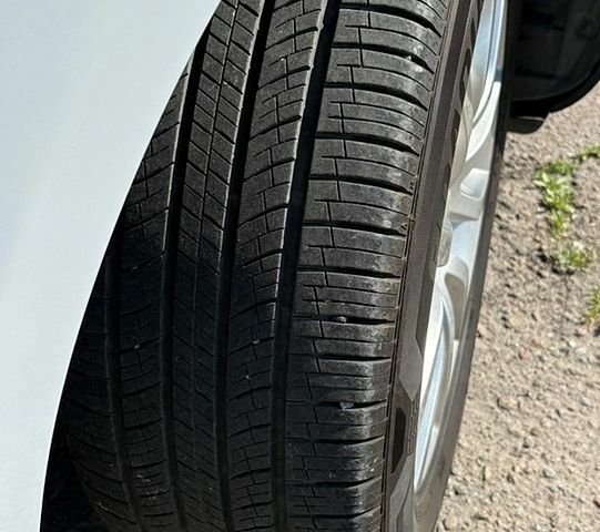 Білий Ленд Ровер Range Rover Sport, об'ємом двигуна 3 л та пробігом 215 тис. км за 22800 $, фото 23 на Automoto.ua
