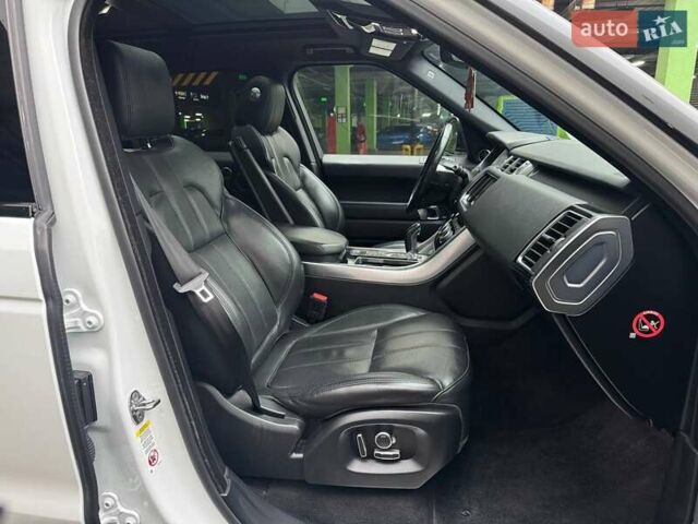 Білий Ленд Ровер Range Rover Sport, об'ємом двигуна 3 л та пробігом 261 тис. км за 28990 $, фото 10 на Automoto.ua