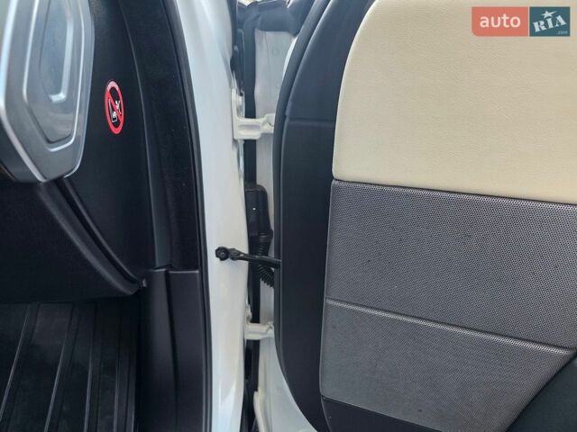 Білий Ленд Ровер Range Rover Sport, об'ємом двигуна 3 л та пробігом 194 тис. км за 23777 $, фото 46 на Automoto.ua