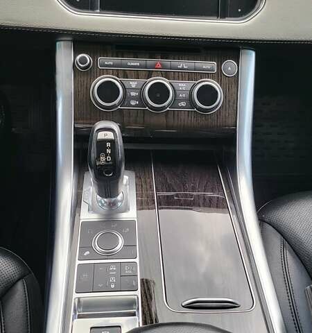 Білий Ленд Ровер Range Rover Sport, об'ємом двигуна 2.99 л та пробігом 215 тис. км за 27000 $, фото 16 на Automoto.ua