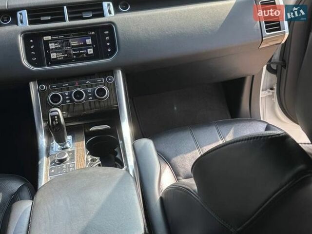 Белый Ленд Ровер Рендж Ровер Спорт, объемом двигателя 3 л и пробегом 195 тыс. км за 20800 $, фото 20 на Automoto.ua