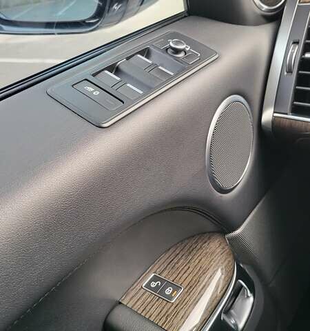 Білий Ленд Ровер Range Rover Sport, об'ємом двигуна 2.99 л та пробігом 215 тис. км за 27000 $, фото 21 на Automoto.ua