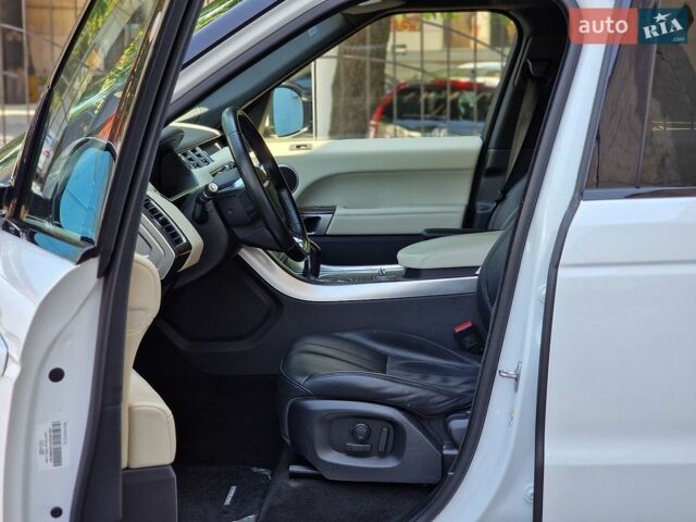 Білий Ленд Ровер Range Rover Sport, об'ємом двигуна 2.99 л та пробігом 99 тис. км за 28490 $, фото 44 на Automoto.ua