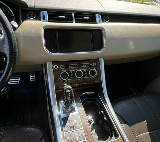 Білий Ленд Ровер Range Rover Sport, об'ємом двигуна 3 л та пробігом 215 тис. км за 22800 $, фото 45 на Automoto.ua