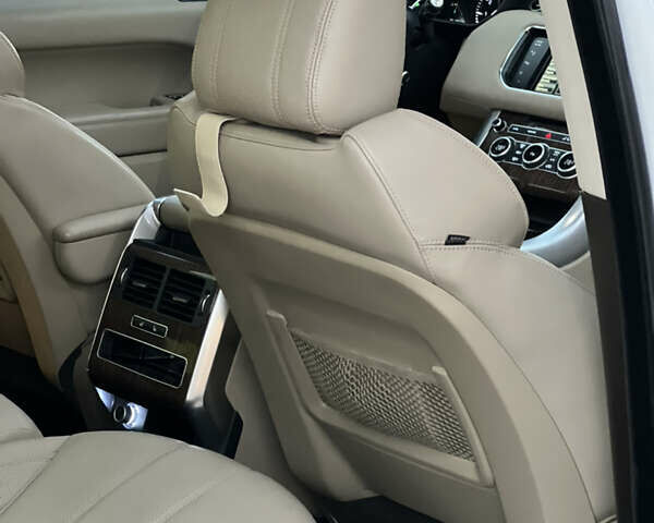 Білий Ленд Ровер Range Rover Sport, об'ємом двигуна 3 л та пробігом 173 тис. км за 24999 $, фото 23 на Automoto.ua