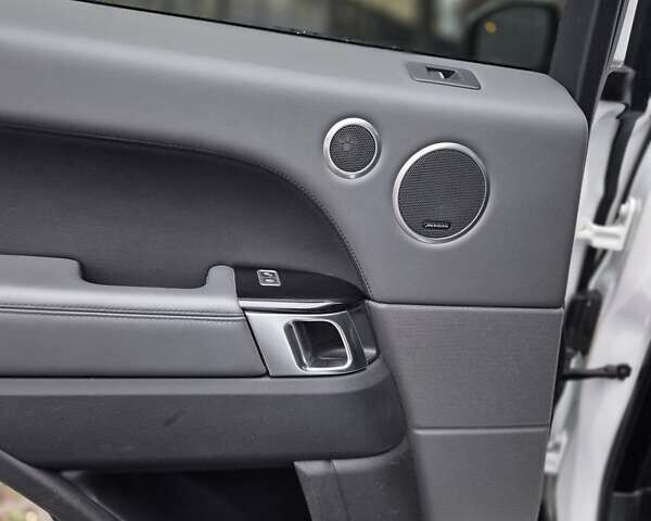 Білий Ленд Ровер Range Rover Sport, об'ємом двигуна 3 л та пробігом 170 тис. км за 27900 $, фото 19 на Automoto.ua