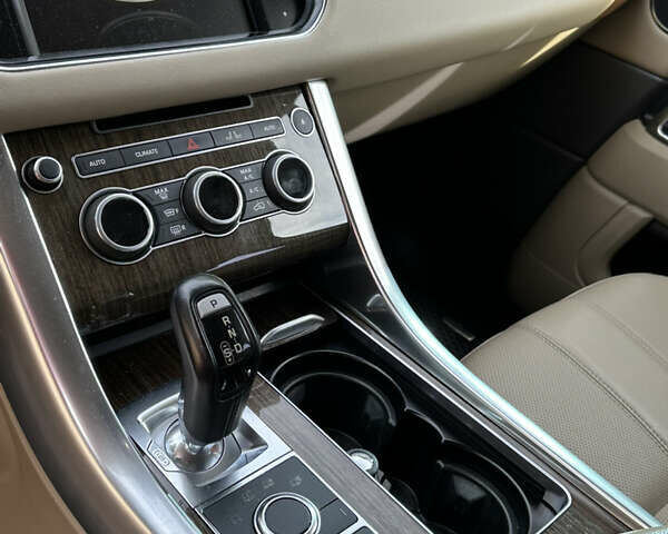 Білий Ленд Ровер Range Rover Sport, об'ємом двигуна 2.99 л та пробігом 102 тис. км за 31000 $, фото 2 на Automoto.ua