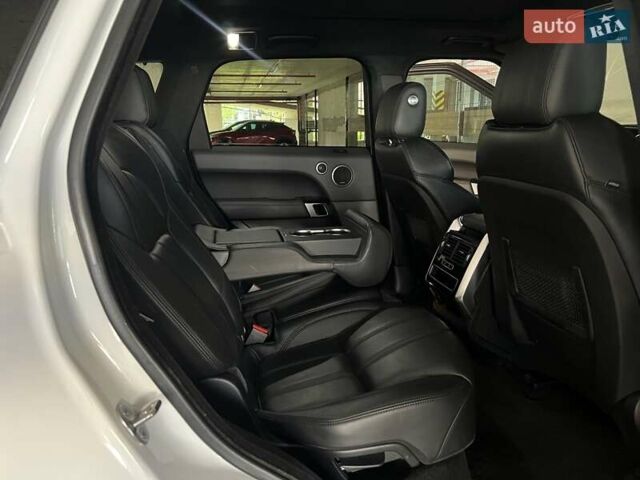 Білий Ленд Ровер Range Rover Sport, об'ємом двигуна 3 л та пробігом 120 тис. км за 30000 $, фото 38 на Automoto.ua