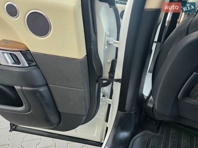Білий Ленд Ровер Range Rover Sport, об'ємом двигуна 3 л та пробігом 194 тис. км за 23777 $, фото 56 на Automoto.ua