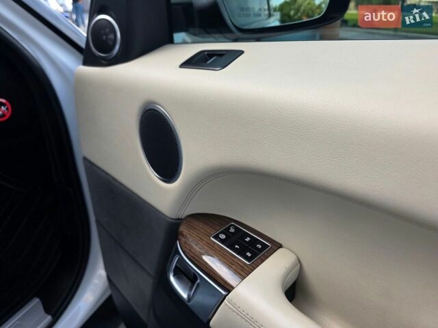 Білий Ленд Ровер Range Rover Sport, об'ємом двигуна 3 л та пробігом 194 тис. км за 23777 $, фото 49 на Automoto.ua