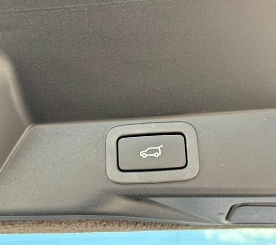 Білий Ленд Ровер Range Rover Sport, об'ємом двигуна 3 л та пробігом 215 тис. км за 22800 $, фото 25 на Automoto.ua