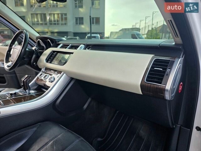 Білий Ленд Ровер Range Rover Sport, об'ємом двигуна 3 л та пробігом 194 тис. км за 23777 $, фото 45 на Automoto.ua