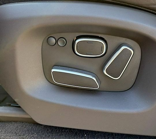 Білий Ленд Ровер Range Rover Sport, об'ємом двигуна 3 л та пробігом 215 тис. км за 22800 $, фото 41 на Automoto.ua