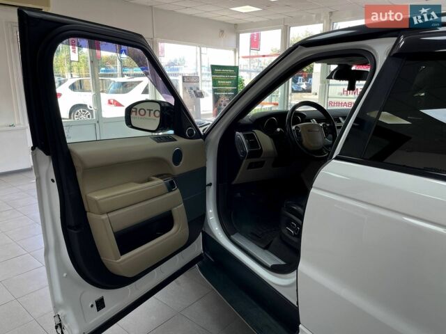 Білий Ленд Ровер Range Rover Sport, об'ємом двигуна 3 л та пробігом 203 тис. км за 22490 $, фото 13 на Automoto.ua