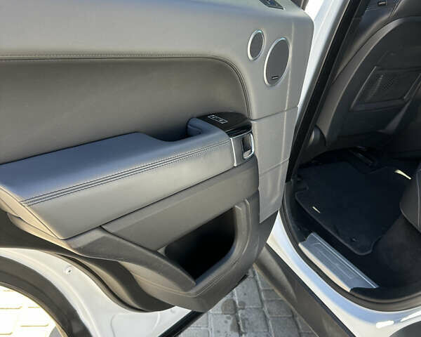 Білий Ленд Ровер Range Rover Sport, об'ємом двигуна 3 л та пробігом 170 тис. км за 27800 $, фото 17 на Automoto.ua