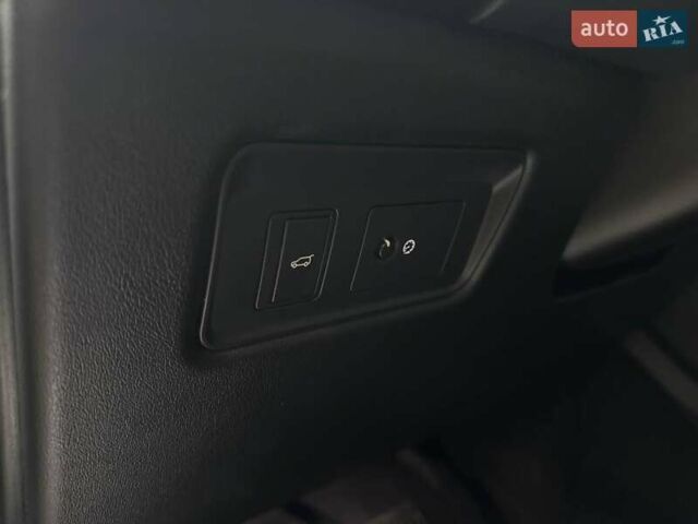 Білий Ленд Ровер Range Rover Sport, об'ємом двигуна 3 л та пробігом 261 тис. км за 28990 $, фото 25 на Automoto.ua