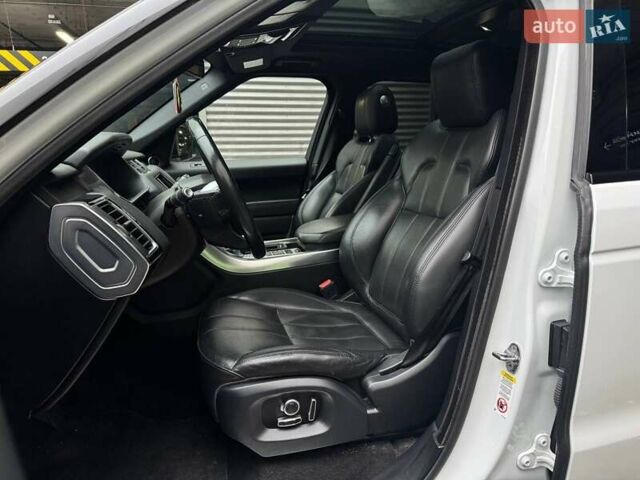 Білий Ленд Ровер Range Rover Sport, об'ємом двигуна 3 л та пробігом 261 тис. км за 28990 $, фото 6 на Automoto.ua