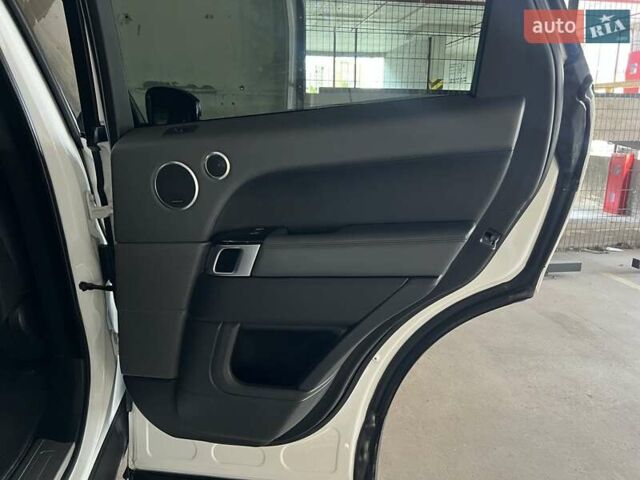 Білий Ленд Ровер Range Rover Sport, об'ємом двигуна 3 л та пробігом 120 тис. км за 30000 $, фото 43 на Automoto.ua