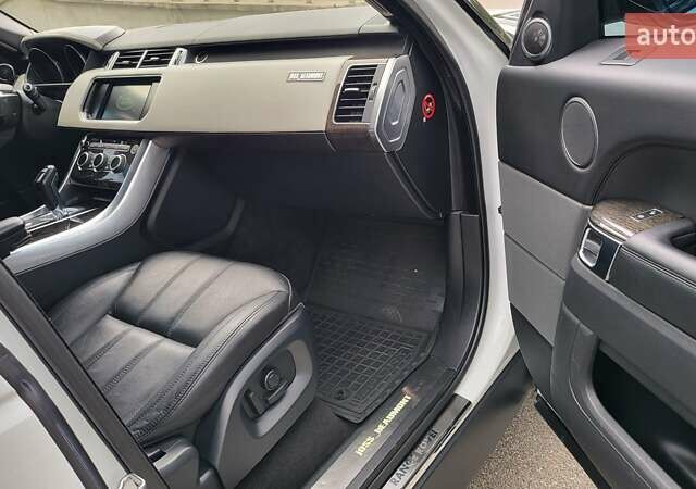 Білий Ленд Ровер Range Rover Sport, об'ємом двигуна 2.99 л та пробігом 215 тис. км за 27000 $, фото 14 на Automoto.ua