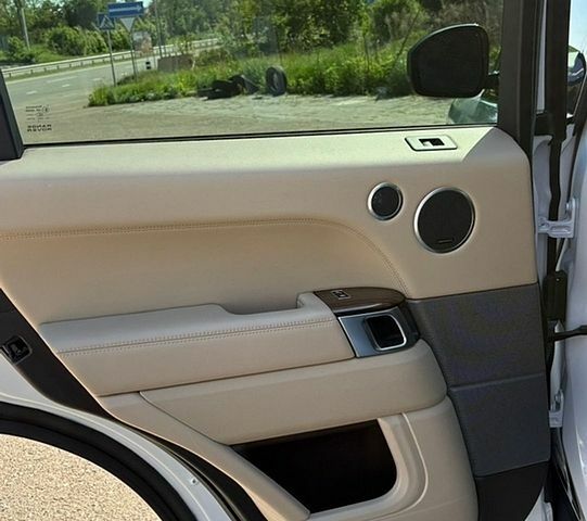 Білий Ленд Ровер Range Rover Sport, об'ємом двигуна 3 л та пробігом 215 тис. км за 22800 $, фото 30 на Automoto.ua