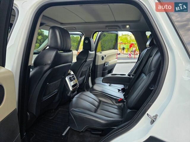 Білий Ленд Ровер Range Rover Sport, об'ємом двигуна 3 л та пробігом 194 тис. км за 23777 $, фото 58 на Automoto.ua