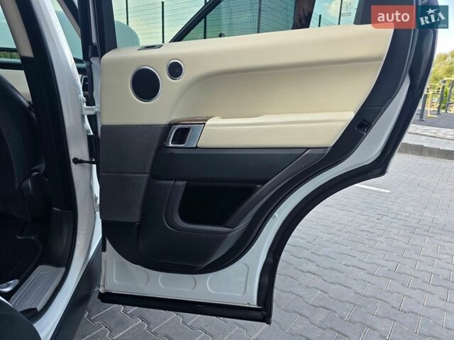 Білий Ленд Ровер Range Rover Sport, об'ємом двигуна 3 л та пробігом 194 тис. км за 23777 $, фото 61 на Automoto.ua