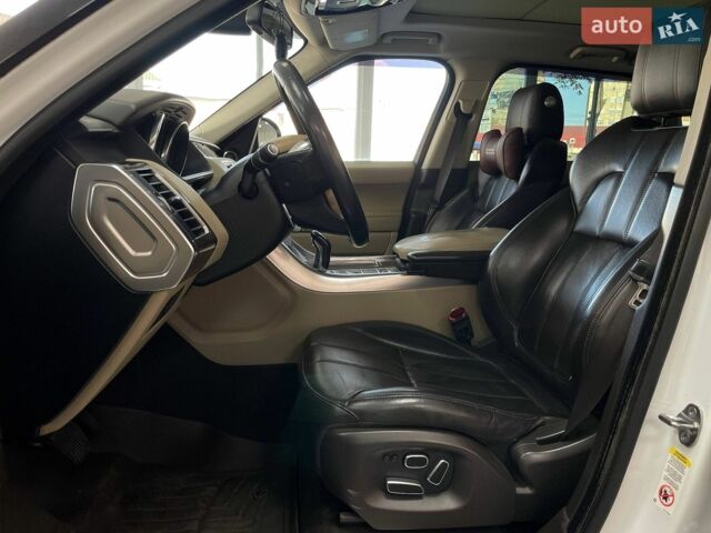 Білий Ленд Ровер Range Rover Sport, об'ємом двигуна 3 л та пробігом 203 тис. км за 22490 $, фото 17 на Automoto.ua