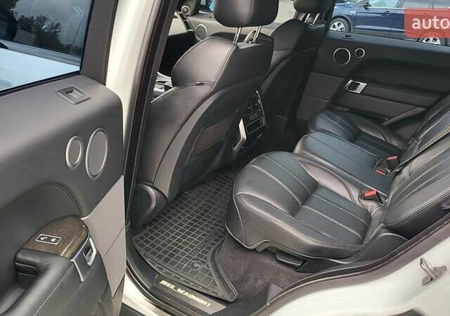 Білий Ленд Ровер Range Rover Sport, об'ємом двигуна 2.99 л та пробігом 215 тис. км за 27000 $, фото 17 на Automoto.ua